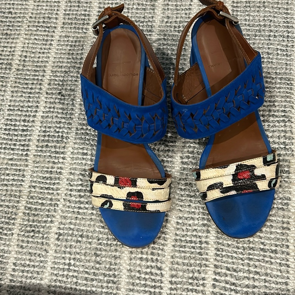 Blue cheeta heels